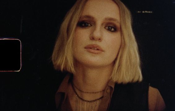 Kaia Fincher перетворює бажання на вампірську історію кохання у відео «Take My Love»